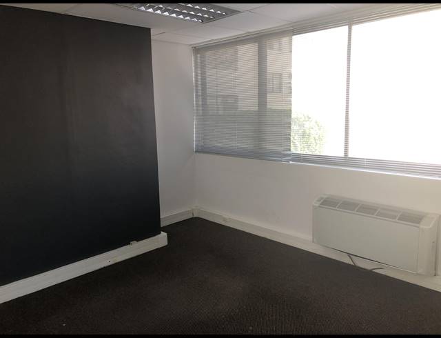 110M² OFFICE TO LET IN SEA POINT